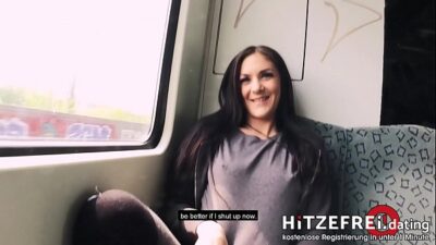 HITZEFREI.dating Deutsches Mädel: PUBLIC nackt im Zug und auf den Gleisen gefickt